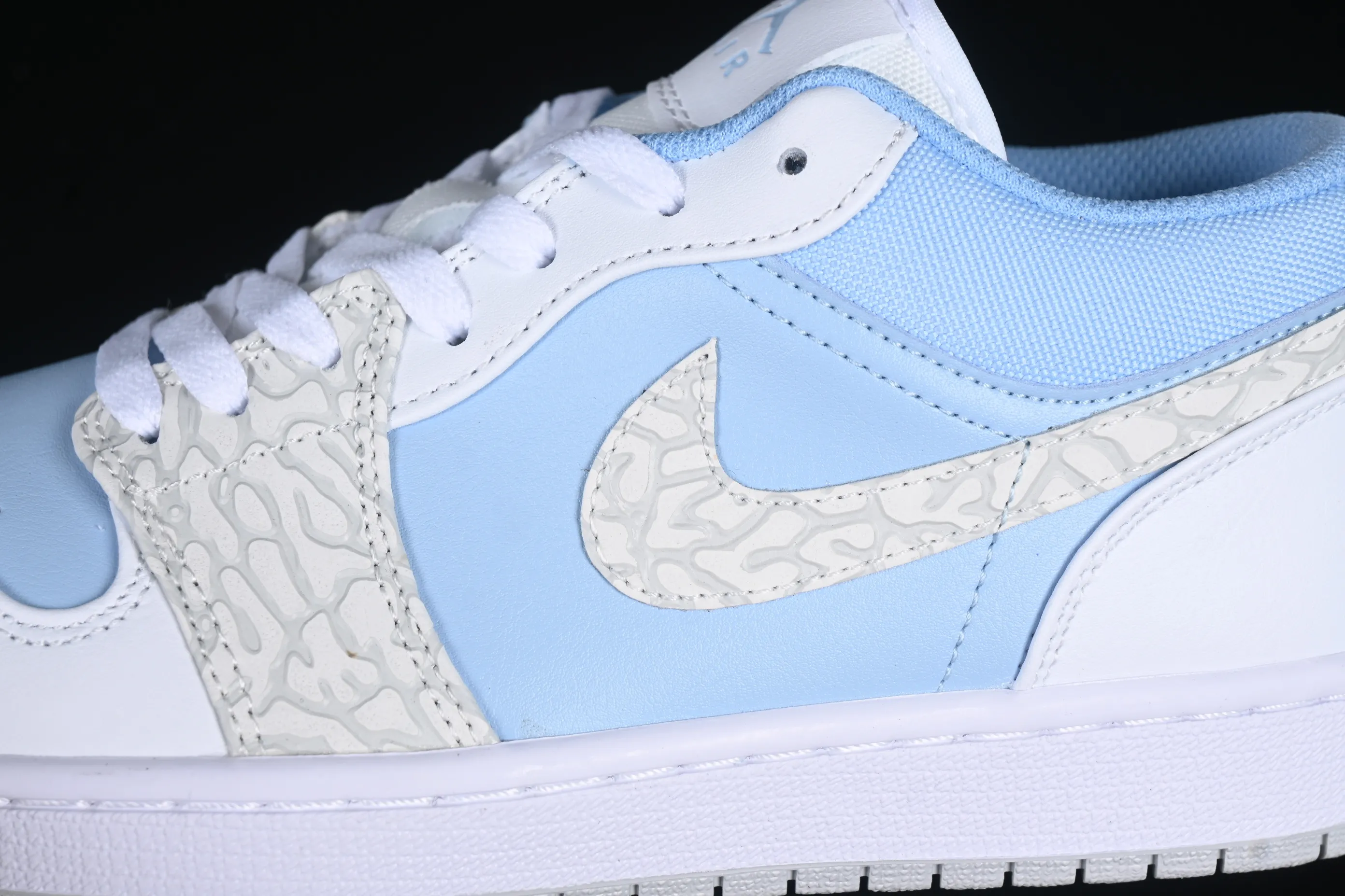 All categories Air Jordan Jordan series basketball shoes Air Jordan 1 Low Air Jordan 1 Low "True Blue" AJ1 Joe 1 burst white and blue color low-top basketball shoes IB7692-400